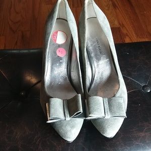 Anne Klein Gray Suede Heels
